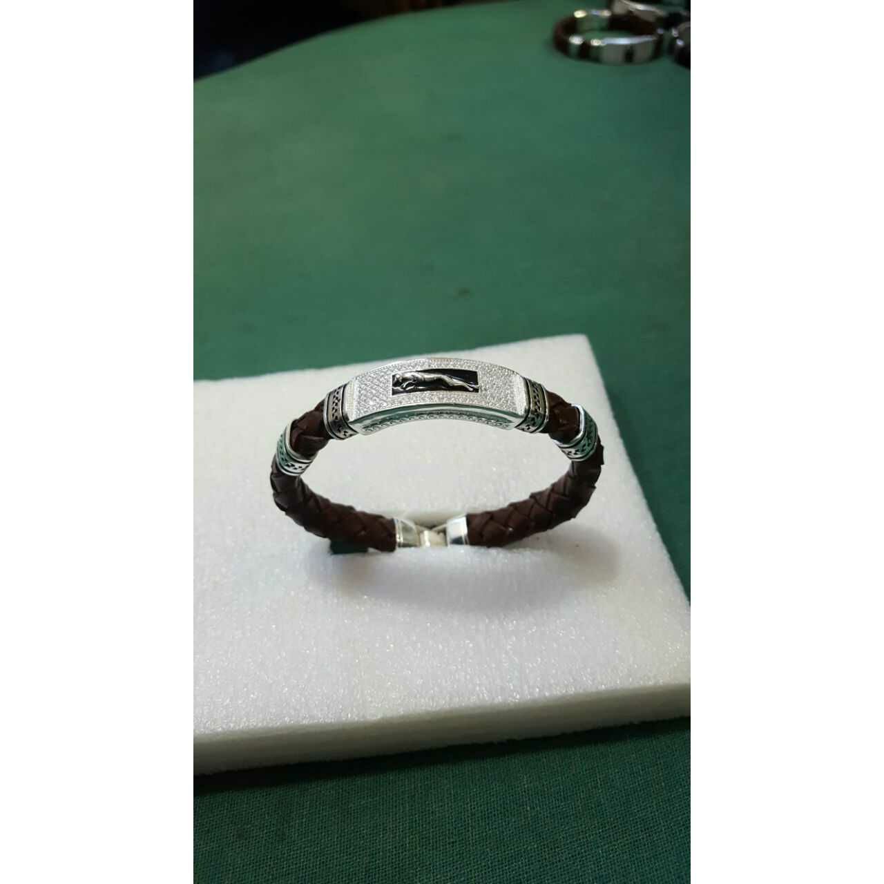 Micrositting Jaguar Pis Brown Leather Kada Bracelet Ms-1701